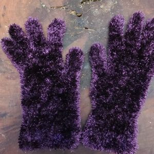 Fuzzy purple gloves